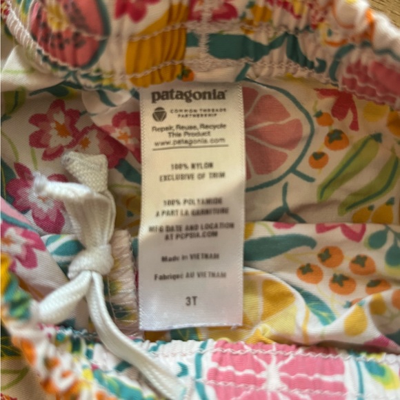 Patagonia Toddler Girls Floral Shorts, size 3T - Picture 2 of 3